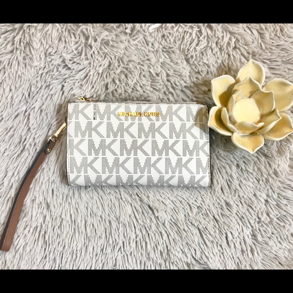 Michael Kors Wristlet Wallet